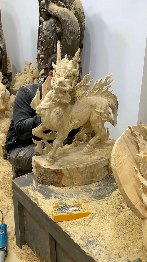 香樟木瑞獸招財(cái)麒麟 匠心獨(dú)運(yùn)的工藝品擺件